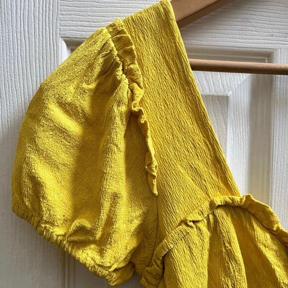 Line and Dot Crepe Elena Front Ruffle Back Smocked Detail Coquette Top Medium - Picture 8 of 12